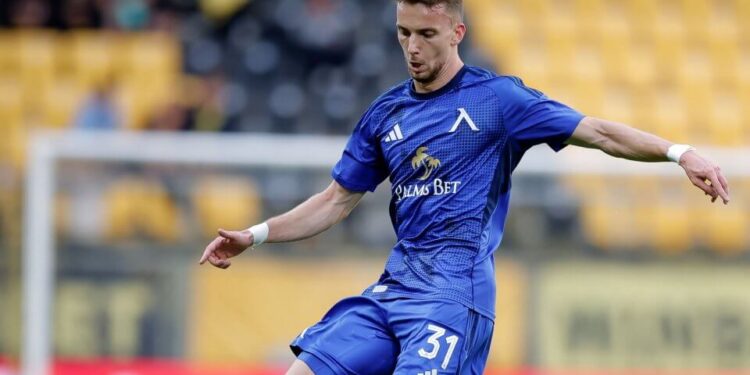 Неочакван обрат: впечатляващ дебют на младия защитник на Сините