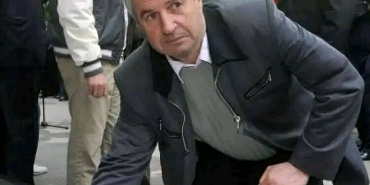 СПЕШНО: Легендите Димитър Якимов, Димитър Пенев, Димитър Бербатов и Димитър Евтимов подариха нов отборен автобус на ЦСКА София в чест на своя имен ден