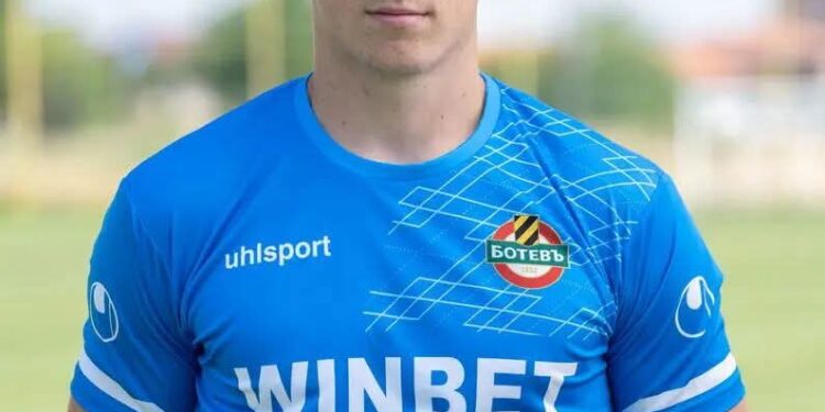 Току-що: Треньорът на Ботев Пл. привлича 19-годишен вундеркинд, който да замени настоящия вратар за следващия сезон.