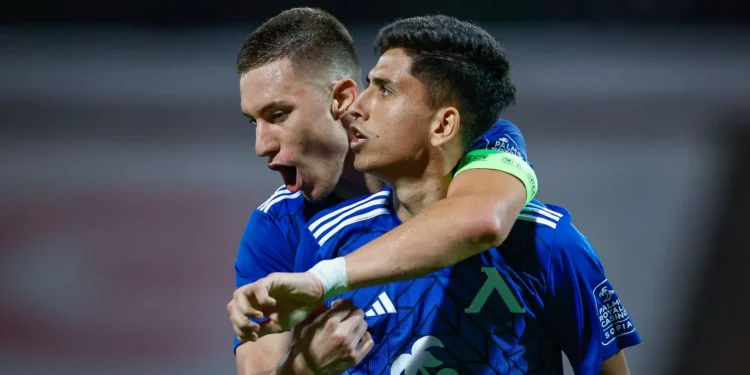 Адски грозно! Фенове на Левски изгориха снимка на Асен Митков и Анди Краев с емоционално послание (ВИДЕО)