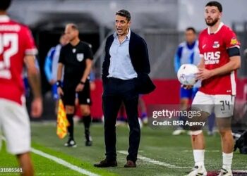 Клубове от Английската висша лига проявяват интерес към треньора на Левски София заради мениджърски кризи