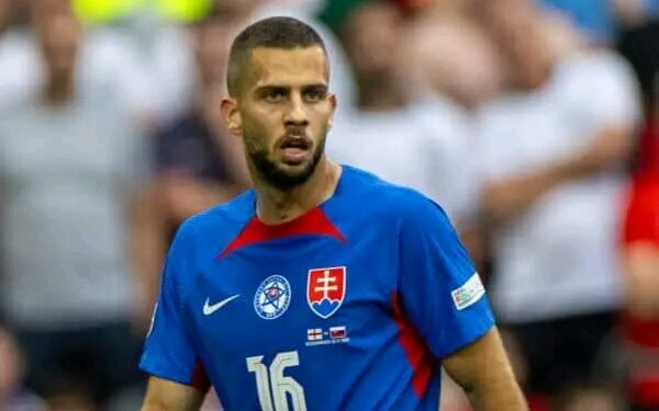 ЦСКА София ще привлече словашкия национал Давид Ханцко през януари, за да подсили халфовата линия