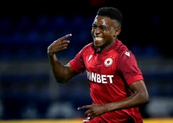 Джеймс Ето’о се присъедини със седмица по-късно към лагера на ЦСКА в Турция