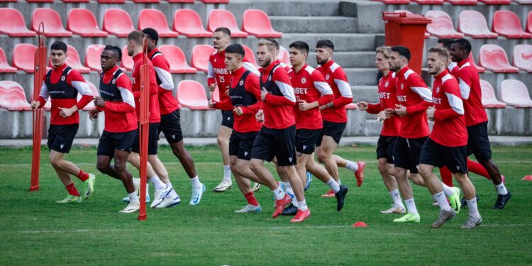 подготвяйки се за предстоящата битка с масивно представяне и обучение