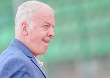 СЪЛЗИ В АРМЕЙСКИТЕ СЪСТОЯНИЯ: Любослав Пенев В ТЕЖКО СЪСТОЯНИЕ — Докато звездният треньор се бори, ЦСКА СЕ ОБЕДИНЯВА С ЛЕВСКИ В ЕМОЦИОНАЛЕН ПРИЗИВ ЗА ПОДКРЕПА!