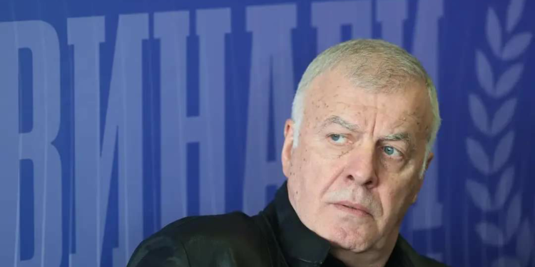 Младият играч на Левски София Борислав Цонев подписа тригодишен договор с клуба, завръщайки се това лято в отбора, който има за цел да подсили халфовата си линия.