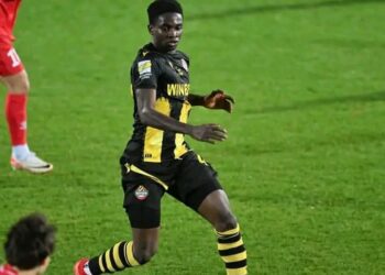 🟡⚫Абрахам Оджо, млад нигерийски дефанзивен халф, все още играе изключително добре за Ботев Първа лига. Той напуска Ботев заради….