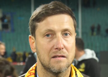 Собственикът на Ботев, Пловдив, получи потвърдена 10-годишна забрана за влизане в България, но той отказва да се откаже от отбора си Прочетете още: