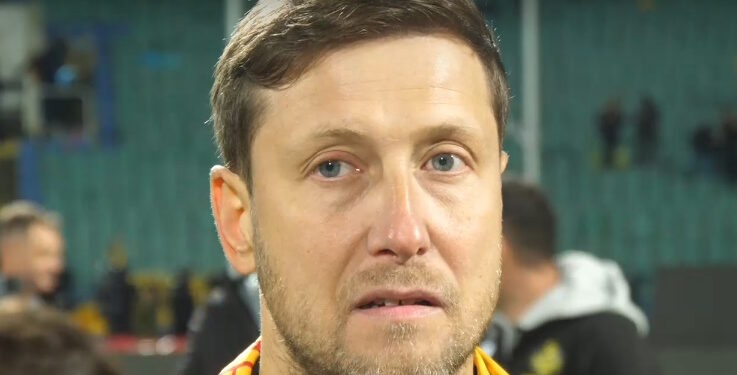 Собственикът на Ботев, Пловдив, получи потвърдена 10-годишна забрана за влизане в България, но той отказва да се откаже от отбора си Прочетете още: