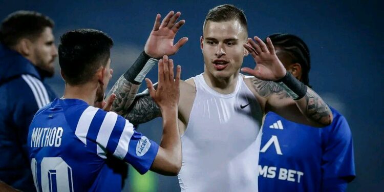 Вратар на 17 г., 3 м. и 9 д. надушва шанса си за “Първа лига”, Хулио Веласкес С. решава…👇