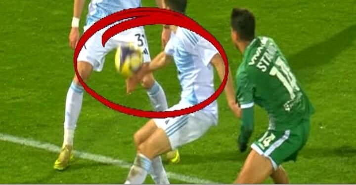 🚨 СКАНДАЛЪТ, КОЙТО РАЗТРЕСЕ ФУТБОЛА НИ! 🚨 Всички видяха ръката на Бурас… или поне така си мислехме! 🤔 Броени часове след дербито на върха, Съдийската комисия най-накрая проговори и решението им взриви социалните мрежи! 🔥  ❌ Имало ли е нарушение преди гола на Ерик Маркус?  ✅ Какво всъщност показаха секретните записи от ВАР?  „Гледахме кадрите 100 пъти и истината е само една…“ признават от комисията. Това, което откриха, ще остави феновете на единия гранд БЕСНИ, а другите – в ПЪЛЕН ШОК! 😱👇  Шампионатът вече никога няма да бъде същият. Вижте официалното становище и кадъра, който ПРОМЕНИ ВСИЧКО:👇👇👇👇