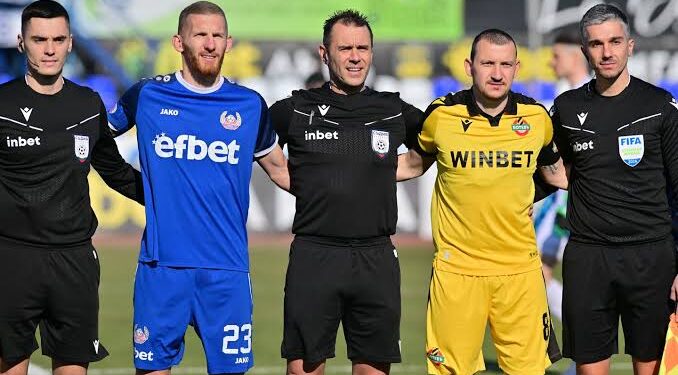 🚨 ТРАНСФЕРНА БОМБА В “ЖЪЛТИТЕ” 🚨 Ботев Plovdiv хвърли на трансферния пазар и привлече истинска машина за голове! 🟡⚽ Хърватският нападател Марко Дуганджич вече е част от “сините”, а феновете вече мечтаят за голове, победи и незабравими вечери на стадион “Георги Аспарухов”. Но дали той е нападателят, който ще върне Ботев на върха? 👀🔥 👉 Прочетете цялата история и вижте защо този трансфер разтърси българския футбол!