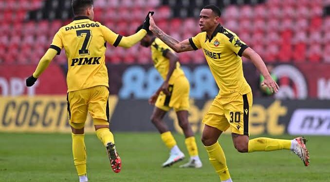 СПРЕТЕ да скролвате! 🚨 Ботев Пулвдив не просто победи Беласица Петрич, те ги СМАЧКАХА! 🔥 Това не беше мач, а ПРЕДУПРЕЖДЕНИЕ към лигата. Неудържим ли е Ботев? 👀 Вижте какво наистина се случи на терена! 🟡⚫