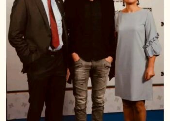 Iedereen keek toe hoe Mathieu van der Poel zijn prijs in ontvangst nam — maar fans waren ontroerd door de stille steun van zijn ouders