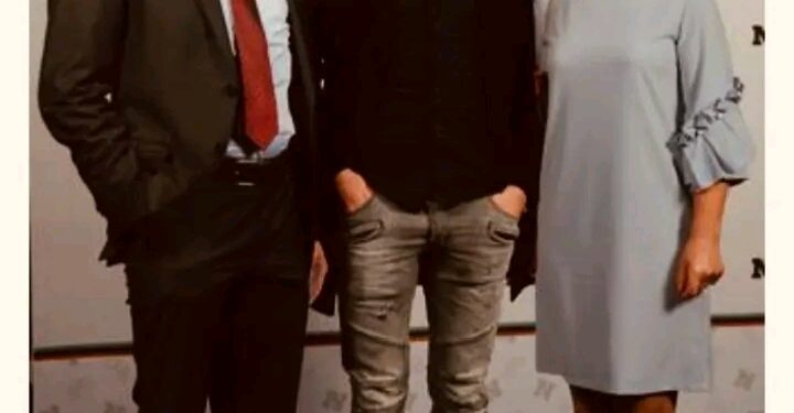 Iedereen keek toe hoe Mathieu van der Poel zijn prijs in ontvangst nam — maar fans waren ontroerd door de stille steun van zijn ouders