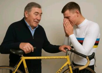 Eddy Merckx schonk Mathieu van der Poel een vintage fiets waarmee hij in 1974 de Tour de France won, met de ontroerende boodschap: “Je hebt een vuur. Laat het lawaai het niet doven.” Een bescheiden maar krachtig gebaar dat een hele nieuwe generatie wielrenners zou kunnen inspireren. Mathieu van der Poel reageerde op dit geschenk met een kleine daad die Eddy Merckx diep ontroerde en hem tot tranen toe roerde…!!!!