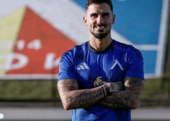 🚨 ТРАНСФЕРНА БОМБА НА “ГЕРЕНА”! 🚨 Левски попадна на трансферния пазар и привлече истинска машина за голове! 💙⚽ Хърватският нападател Марко Дуганджич вече е част от “сините”, а феновете вече мечтаят за голове, победи и незабравими вечери на стадион “Георги Аспарухов”. Но дали той е нападателят, който ще върне Левски на върха? 👀🔥 👉 Прочетете цялата история и вижте защо този трансфер разтърси българския футбол!