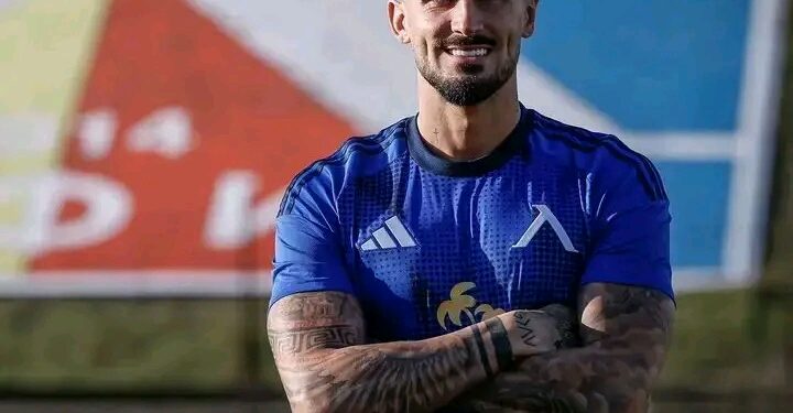 🚨 ТРАНСФЕРНА БОМБА НА “ГЕРЕНА”! 🚨 Левски попадна на трансферния пазар и привлече истинска машина за голове! 💙⚽ Хърватският нападател Марко Дуганджич вече е част от “сините”, а феновете вече мечтаят за голове, победи и незабравими вечери на стадион “Георги Аспарухов”. Но дали той е нападателят, който ще върне Левски на върха? 👀🔥 👉 Прочетете цялата история и вижте защо този трансфер разтърси българския футбол!