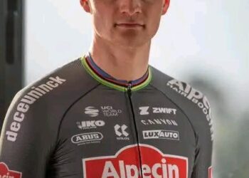 Mathieu van der Poel tekent historische wielercontracten met Alpecin-Deceuninck en Canyon: een nieuw tijdperk in de professionele wielersport**……….