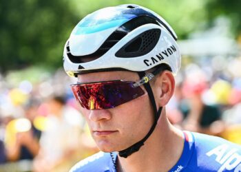 Mathieu Van der Poel spreekt over hotelincident bij aankomst thuis in Europa