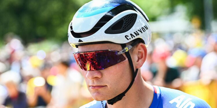 Mathieu Van der Poel spreekt over hotelincident bij aankomst thuis in Europa