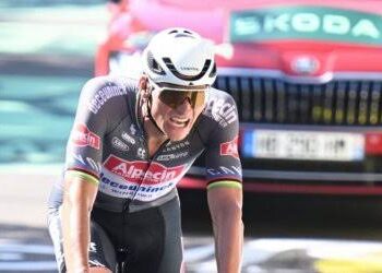 “Mathieu van der Poel was de sterkste renner van de dag” – Jens Voigt haalt hard uit naar Alpecins ‘experimenten’ in Roubaix.