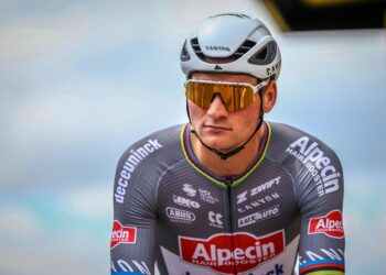 “Het was echt niet leuk meer” – Mathieu van der Poel geeft toe dat aanhoudende rugklachten hem bijna tot vervroegd pensioen dwongen.