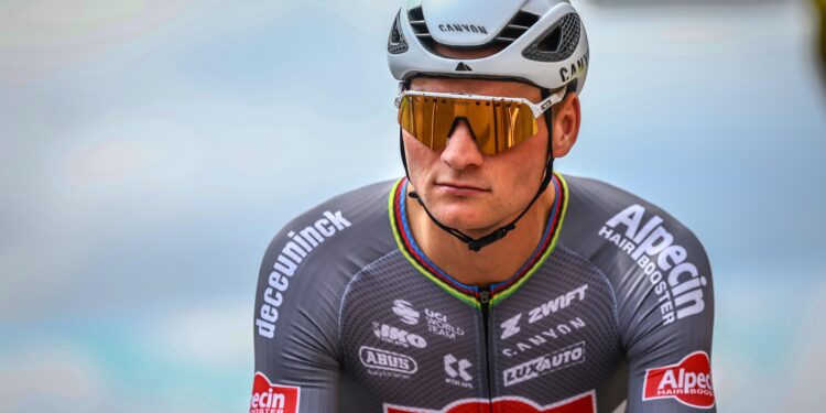 “Het was echt niet leuk meer” – Mathieu van der Poel geeft toe dat aanhoudende rugklachten hem bijna tot vervroegd pensioen dwongen.