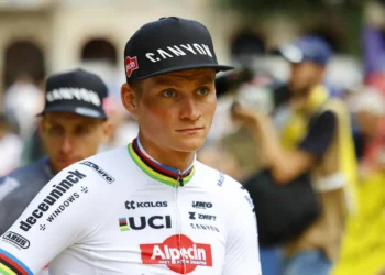 Mathieu van der Poel doet geen uitspraak over zijn plannen om naar een andere club over te stappen.