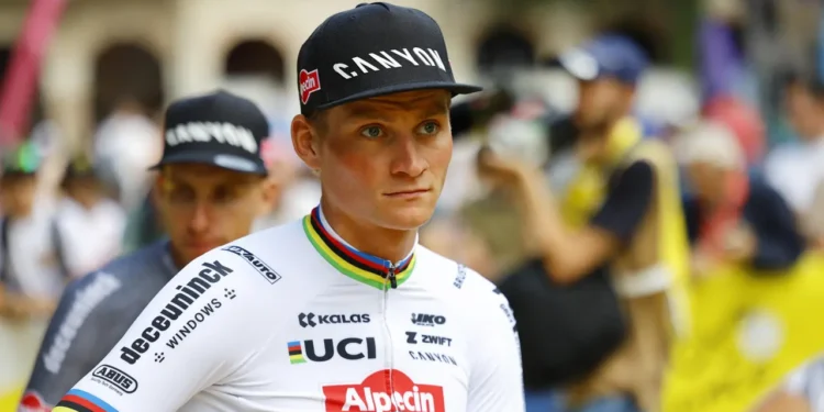 Mathieu van der Poel doet geen uitspraak over zijn plannen om naar een andere club over te stappen.