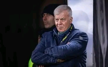 🔵⚪😱КРАЙ! ПРОПАДНА ЛИ СЕ ИЗМАМАТА С РАЗГРАД? 🚨 Светът на българския футбол е в ШОК! 😱 Всички си мислеха, че титлата е сигурна, но случилото се след последния съдийски сигнал на “Хювефарма Арена” променя всичко! 🔎 Какво видяха камерите, което остана скрито за зрителите? 📊 Защо суперкомпютърът внезапно промени процентите за Левски? ⚠️ Има ли конспирация за сваляне на “сините” от върха в последната секунда? Феновете са бесни, а Хулио Веласкес проговори за първи път от кошмара! “Това не е краят, това е само началото на…” 🗣️💥 👇 ВИЖТЕ ИСТИНСКАТА ПРИЧИНА ЗА ЗАГУБАТА И КАКЪВ Е НОВИЯТ ШАНС ЗА ТИТЛАТА ТУК:👇👇👇👇