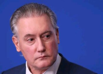Собственикът на Лудогорец Кирил Домусчиев похарчи 3 милиона лева в смел ход, целящ да измести Левски от върха на класирането. Битката за титлата се разгорещява, нервите са на ръба и нищо вече не е сигурно. Този сезон се превръща в истинска война за короната на българския футбол. 👉 Прочетете пълната история тук: