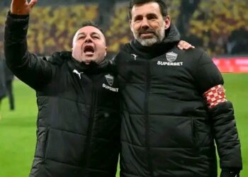 ȘTIRI DE ULTIMĂ ORĂ 🚨Željko Kopić spune „nu” banilor și „da” proiectului Dinamo. 🇷🇴⚽ Antrenorul croat ar fi refuzat o ofertă de 19,5 milioane de euro de la 1. FC Köln pentru a rămâne la Stefan cel Mare. Un gest rar care vorbește despre loialitate, viziune și respect…