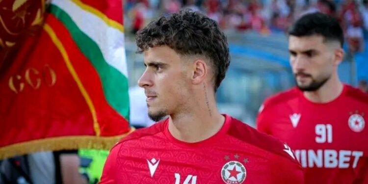 ФУТБОЛИСТИ НА ЦСКА СЕ ВДИГНАХА НА БУНТ! УНИКАЛЕН БУНТ СРЕЩУ ТРЕНЬОРА РАЗТРЕСЕ КЛУБА!