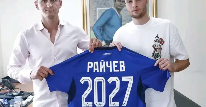 ОТНОВО У ДОМА! Левски върна Адриан Райчев след четири години в Италия