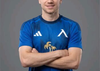 🚨 Футболният свят никога не е бил толкова шокиран! Хевертон официално подписа 3-годишен договор с „Левски“ (София); украинският краен защитник е новият капитан на „Левски“, носейки със себе си опит от състава на „Манчестър Сити“, спечелил Шампионската лига, и от отбора на „Арсенал“, борил се за титлата във Висшата лига! 🔵🇩🇪