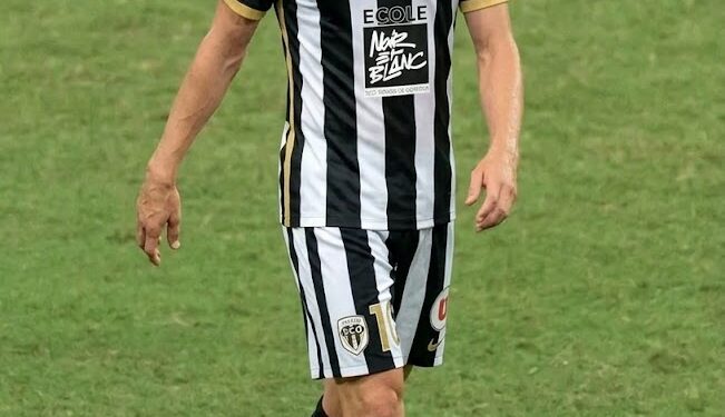 La direction d’Angers SCO fait signer un contrat de quatre ans à l’ancien capitaine d’Arsenal Laurent Koscielny, actuellement libre de tout engagement ; des examens médicaux ont été programmés.