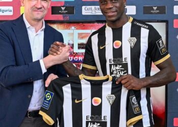 Mario Balotelli signe un contrat d’un an avec Angers SCO, dans le cadre d’un transfert surprise vers le championnat de France.