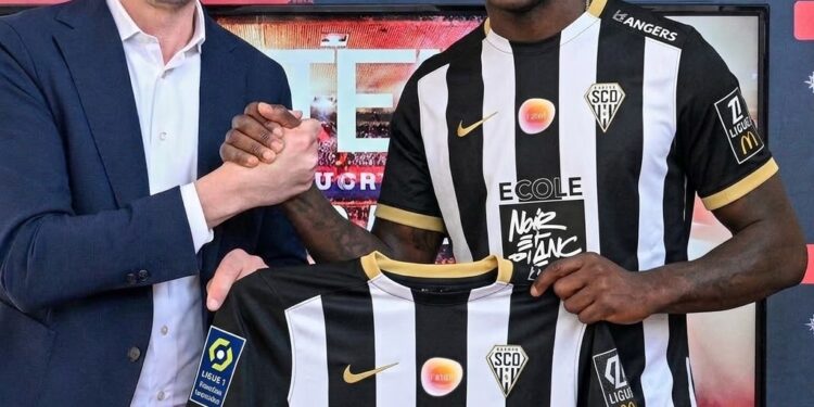 Mario Balotelli signe un contrat d’un an avec Angers SCO, dans le cadre d’un transfert surprise vers le championnat de France.