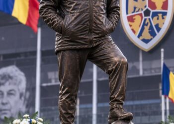 Pentru Totdeauna în Amintire: Dinamo București ar fi dezvelit o nouă statuie impresionantă dedicată fostului antrenor legendar Mircea Lucescu, creând un moment emoționant pentru suporteri și declanșând, în același timp, o dezbatere aprinsă cu privire la bogata istorie a clubului și la recunoașterea acordată celor mai mari figuri ale sale. 👇