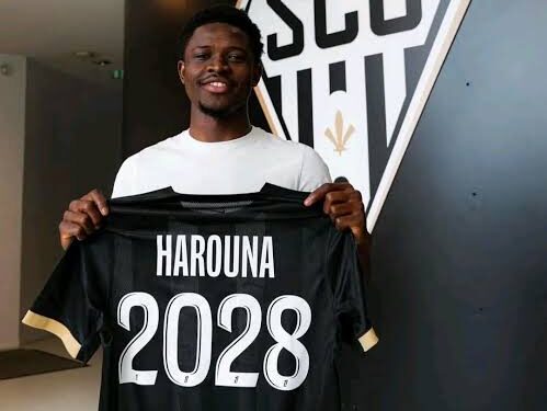 C’EST SIGNÉ : Angers SCO a officiellement bouclé un transfert retentissant de 90 millions de livres sterling pour s’offrir un nouveau milieu offensif, Angel Gomes — non seulement en tant que joueur, mais aussi en tant que nouveau… voir la suite