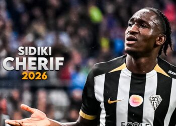 Angers SCO a réalisé l’impossible à la toute dernière minute. Après avoir trouvé un accord pour le remplaçant idéal de Sidiki Cherif, le club a annoncé que sa nouvelle recrue se situe bien au-dessus du niveau du football français…