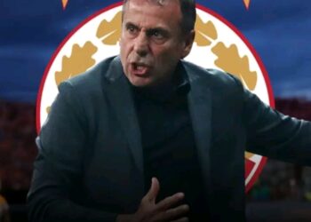 🚨Турският специалист Абдула Авджъ е един от кандидатите за треньорския пост на ЦСКА. С богата визитка и впечатляващи успехи, 63-годишният наставник е без отбор от август 2024 г. 🏆 Авджъ е известен с това, че през 2022 г. изведе Трабзонспор до шампионска титла на Турция – първа за клуба от 1984 г.! 🤔 Той има и две Суперкупи на страната, както и успешен период в Истанбул Башакшехир, където дори победи Лудогорец в Разград, пише “Мач Телеграф”. #ЦСКА #CSKA #АбдулаАвджъ #AbdullaAvci #Трансфери #българия 📸GettyImages