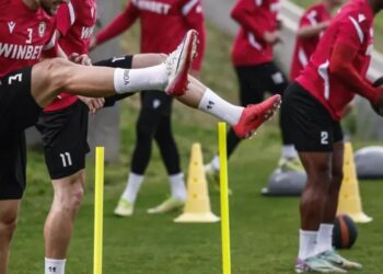 🚨 БОМБА В ЦСКА! „Червените“ подновяват тренировки чак в ЧЕТВЪРТЪК! 🔴 Но какво ще се случи дотогава? Ще се върнете ли футболистите при НОВ НАСТАВНИК, или този треньор ще продължи да води отбора? 👀 Напрежението около „Армията“ расте, а следващите дни могат да се окажат решаващи за бъдещето на тима. Какво стои зад паузата? 👇 Очаквайте ПОВЕЧЕ подробности – вижте всичко в линка в коментарите! 🔥 #ЦСКА #Армейци