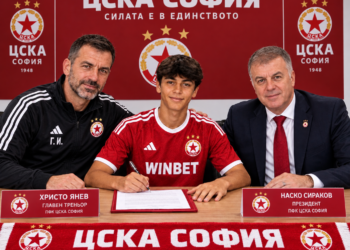 От баща на син: ЦСКА София става свидетел на появата на нова голова машина… ⤵️