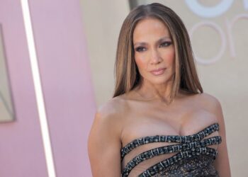 “Jennifer Lopez Announces Retirement Date,Citing Recent Challenges and Personal Struggles”-….