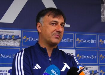 Ръководството на Левски София официално започна преговори с Христо Арангелов за треньорския пост в клуба.