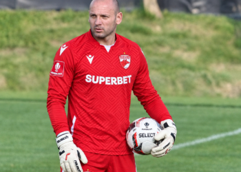 ȘTIRE DE ULTIMĂ ORĂ: Legendarul mijlocaș al lui Dinamo, Bogdan, a semnat o prelungire a contractului care îl va menține la club până la sfârșitul anului 2030. Bogdan și-a exprimat ambiția de a transforma Dinamo într-o echipă și mai… citește mai departe pentru a afla detalii
