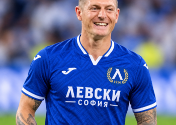 🚨 Тони Кроос се е съгласил да се завърне във футбола с екипа на „Левски“ (София); след покана от испанския треньор Хулио Веласкес, легендата на „Реал Мадрид“ и Германия Тони Кроос се готви за завръщане в „Левски“.